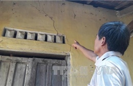 Hàng chục hộ dân Quảng Ngãi bị nứt nhà nơm nớp đợi đền bù 